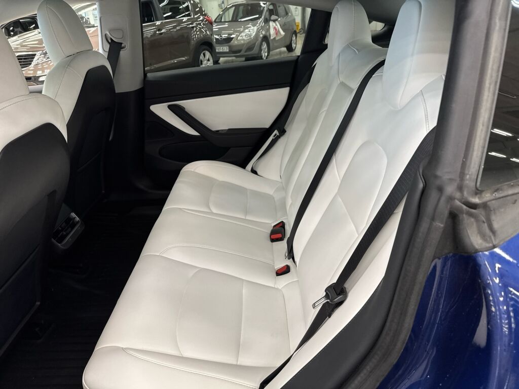 Tesla Model 3 2020 Sininen