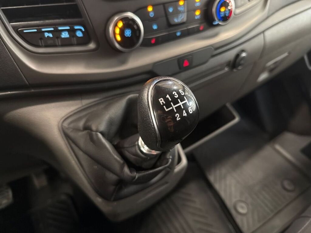 Ford Transit 2021 Valkoinen