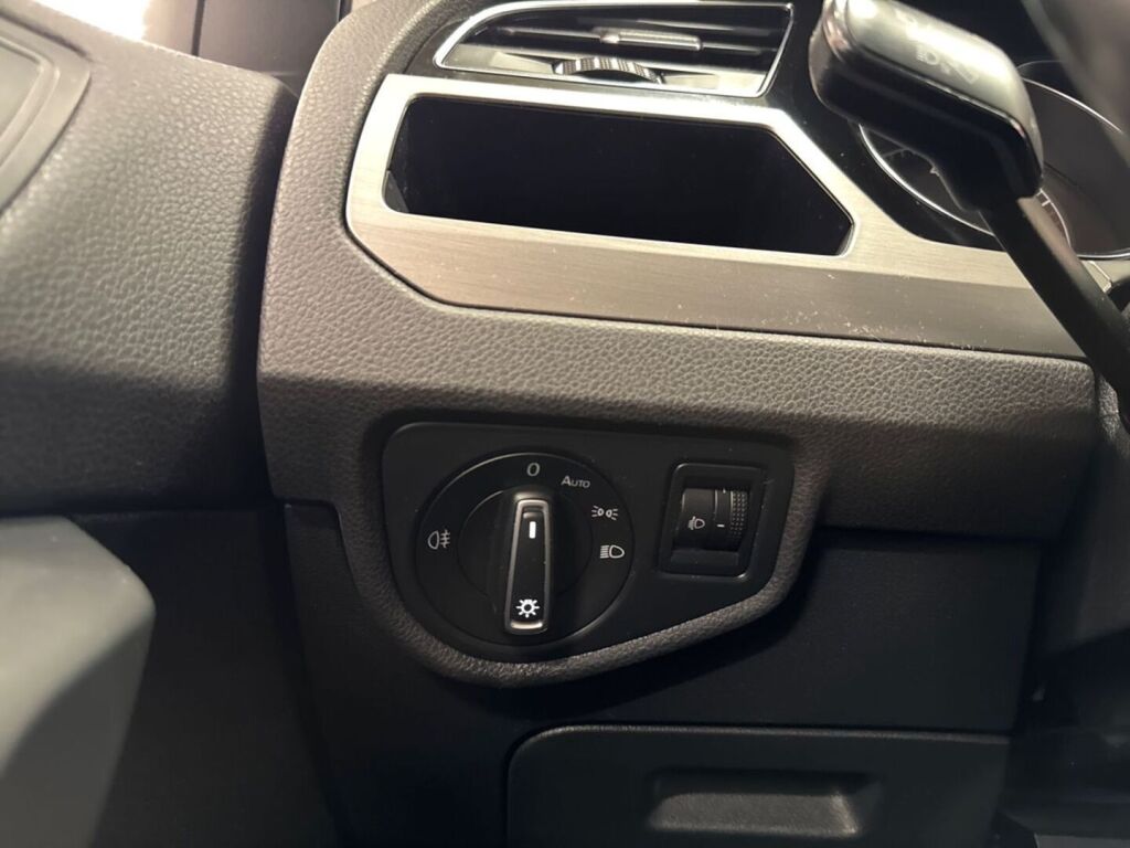 Volkswagen Touran 2015 Valkoinen