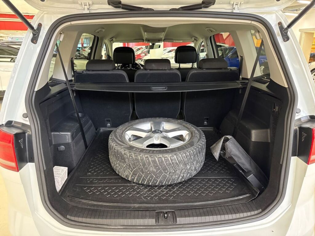 Volkswagen Touran 2015 Valkoinen