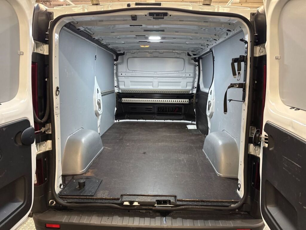 Renault Trafic 2020 Valkoinen