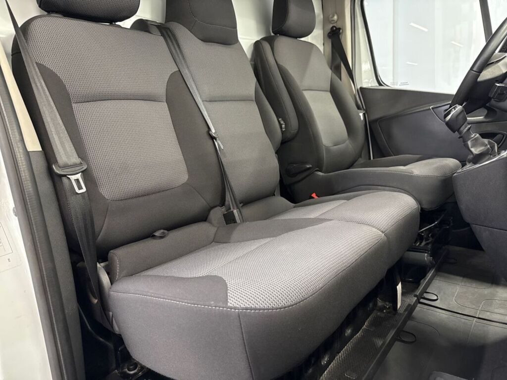 Renault Trafic 2020 Valkoinen