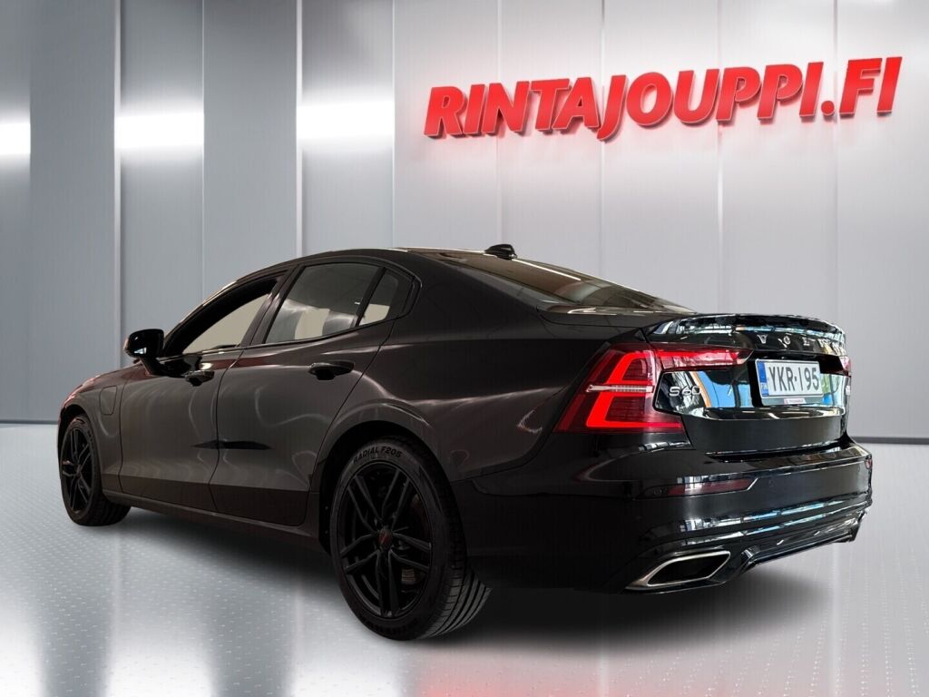 Volvo S60 2021 Musta