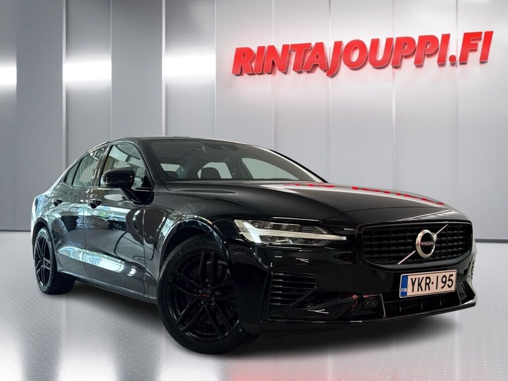 Volvo S60 2021 Musta