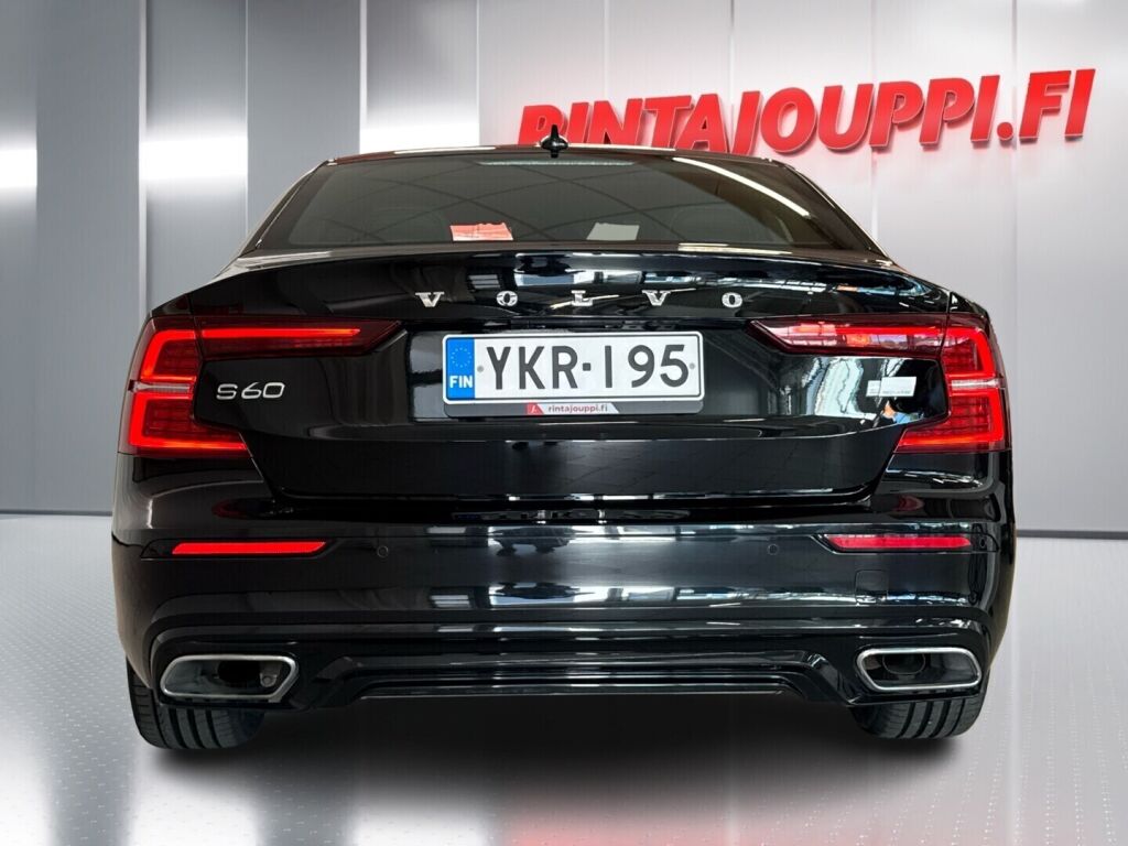 Volvo S60 2021 Musta