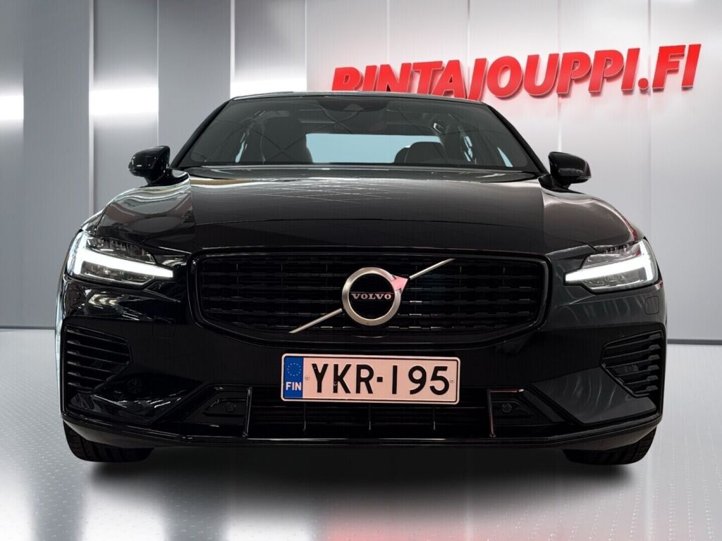 Volvo S60 2021 Musta