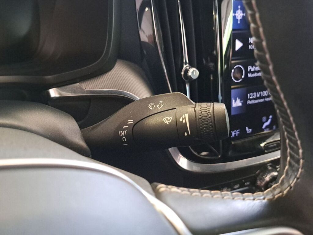 Volvo S60 2021 Punainen