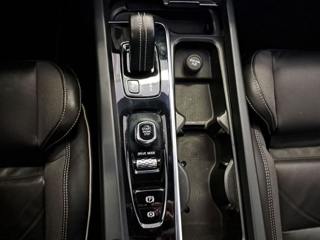Volvo S60 2021 Punainen