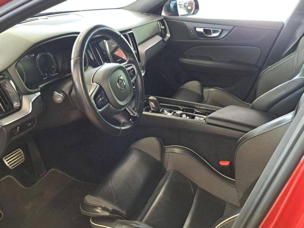 Volvo S60 2021 Punainen