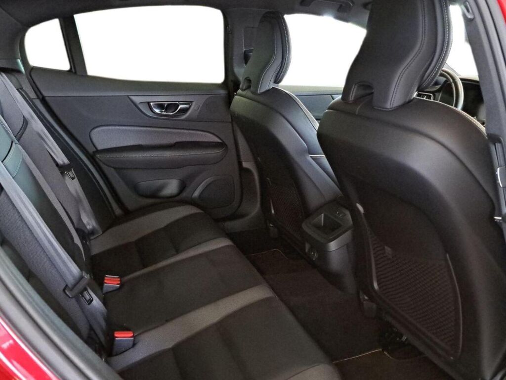 Volvo S60 2021 Punainen