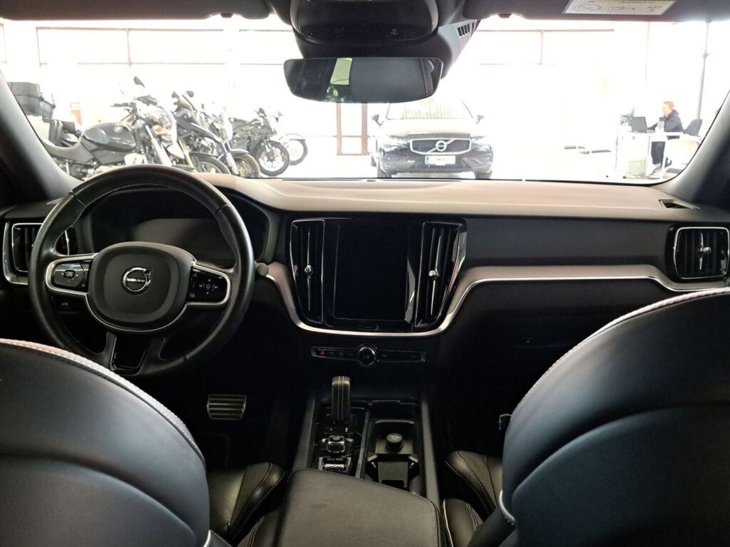 Volvo S60 2021 Punainen