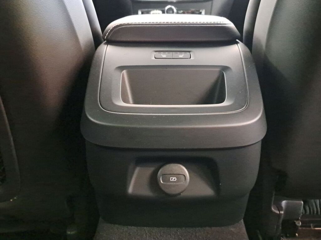 Volvo S60 2021 Punainen