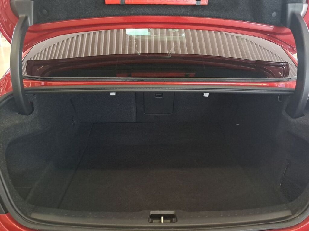 Volvo S60 2021 Punainen