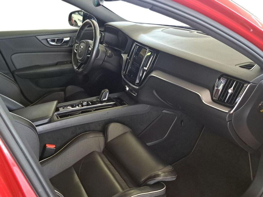 Volvo S60 2021 Punainen