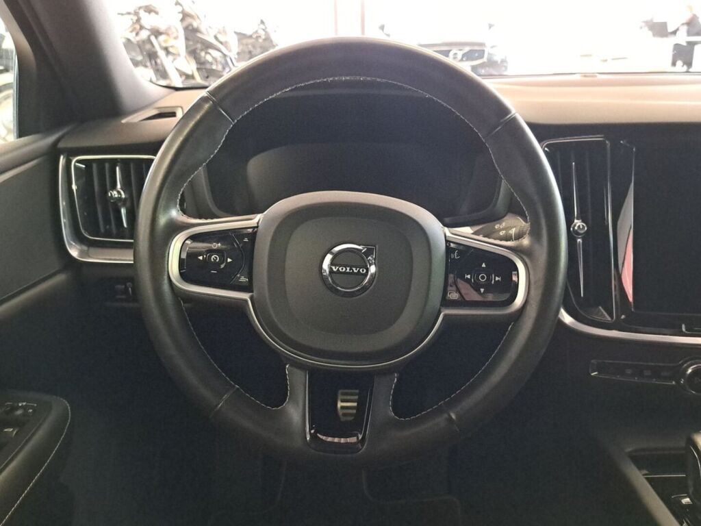Volvo S60 2021 Punainen