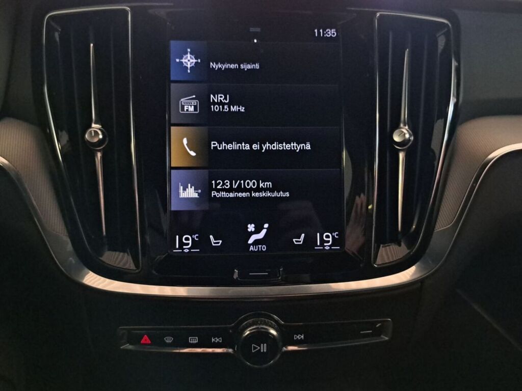 Volvo S60 2021 Punainen