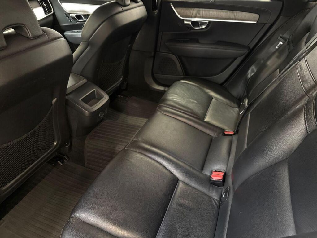 Volvo V90 2021 Musta