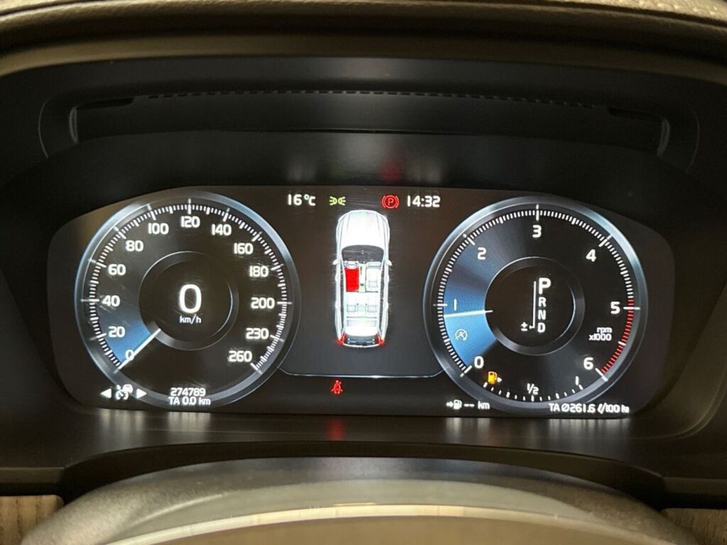 Volvo V90 2021 Musta
