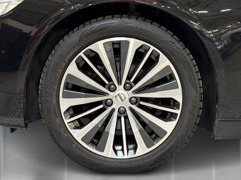 Volvo V90 2021 Musta