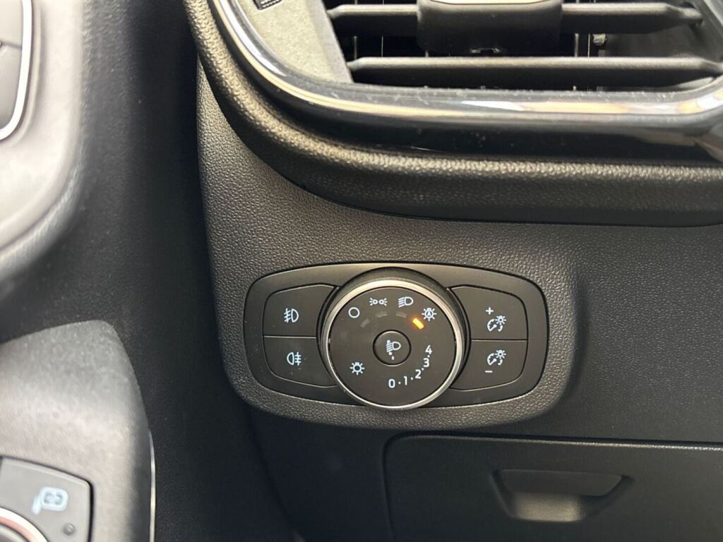 Ford Fiesta 2020 Valkoinen