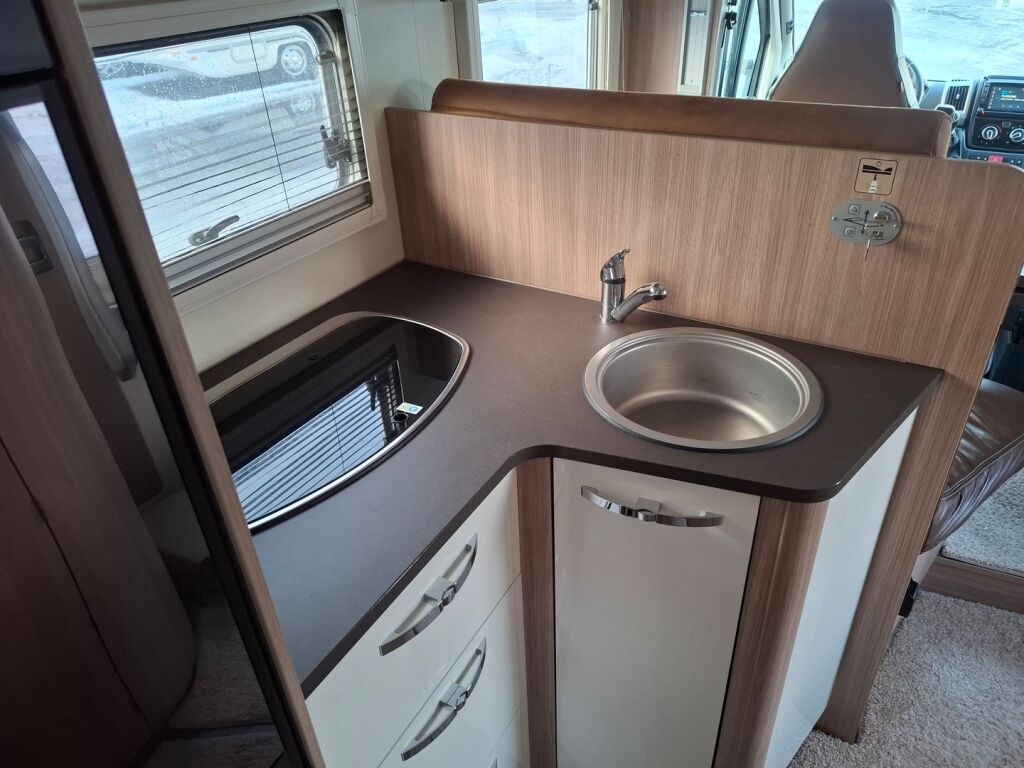 Bürstner IXEO TIME IT 726 J.Edition 2020 Valkoinen