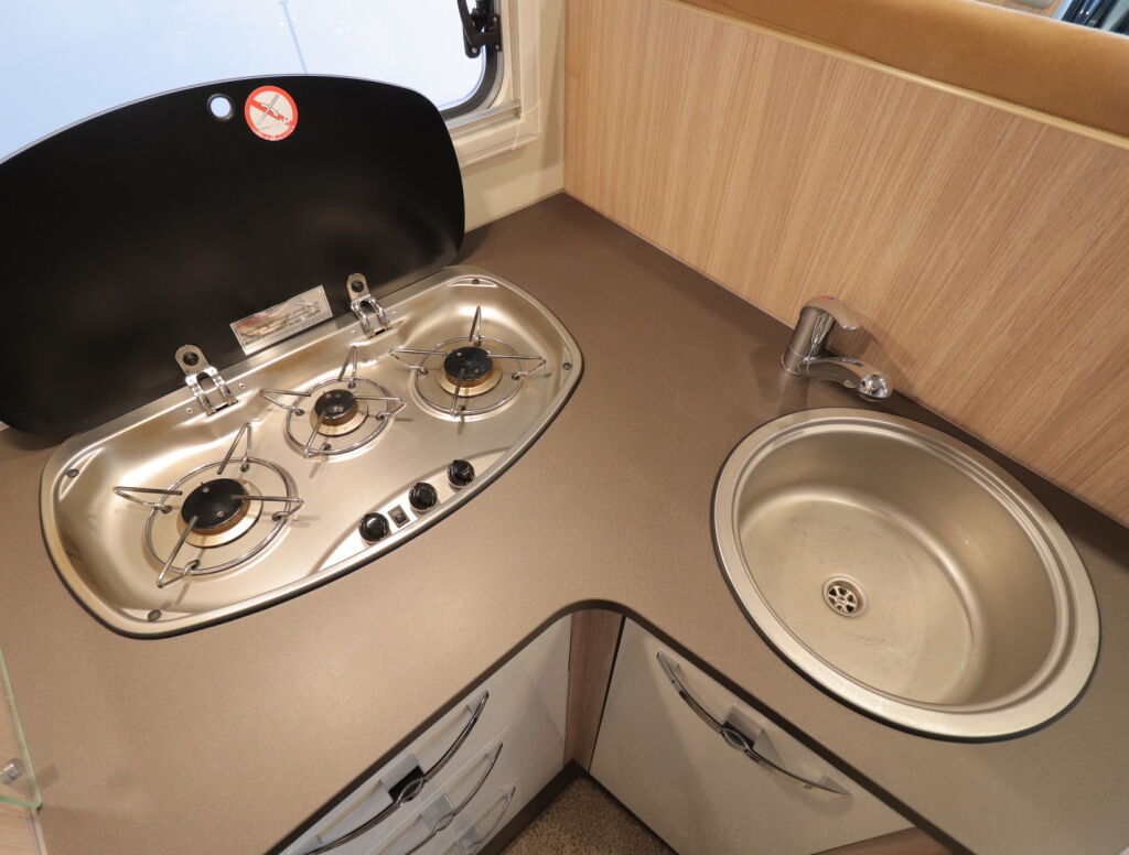 Bürstner IXEO TIME IT 726 J.Edition 2020 Valkoinen