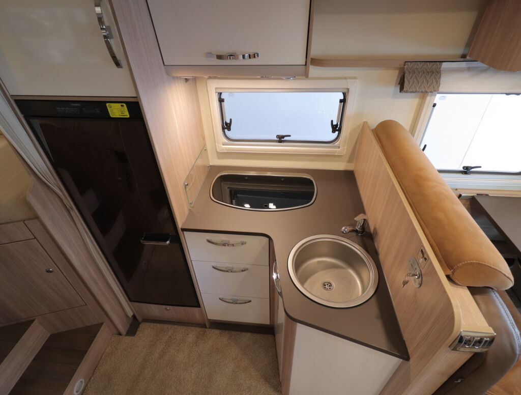 Bürstner IXEO TIME IT 726 J.Edition 2020 Valkoinen