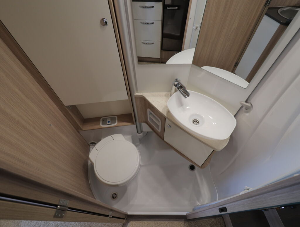 Bürstner IXEO TIME IT 726 J.Edition 2020 Valkoinen