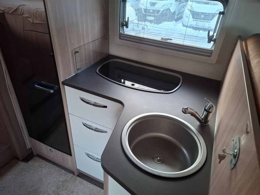 Bürstner IXEO TIME IT 726 J.Edition 2020 Valkoinen