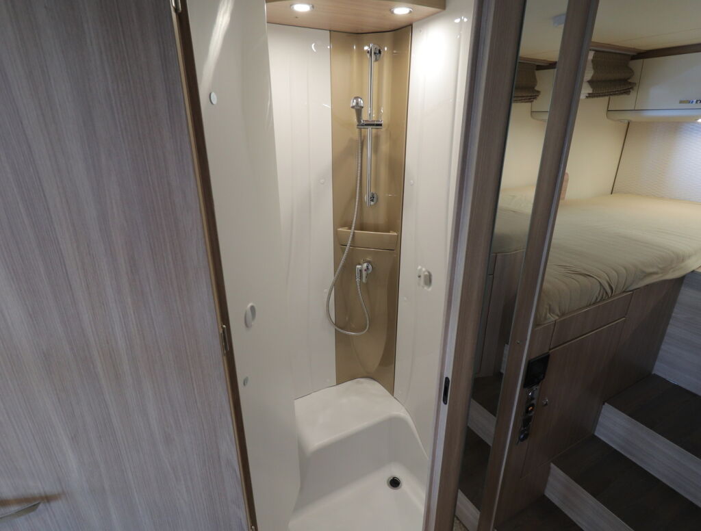 Bürstner IXEO TIME IT 726 J.Edition 2020 Valkoinen