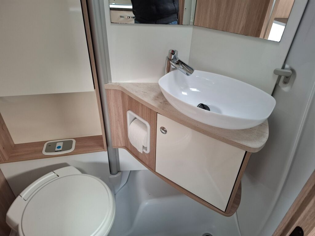 Bürstner IXEO TIME IT 726 J.Edition 2020 Valkoinen