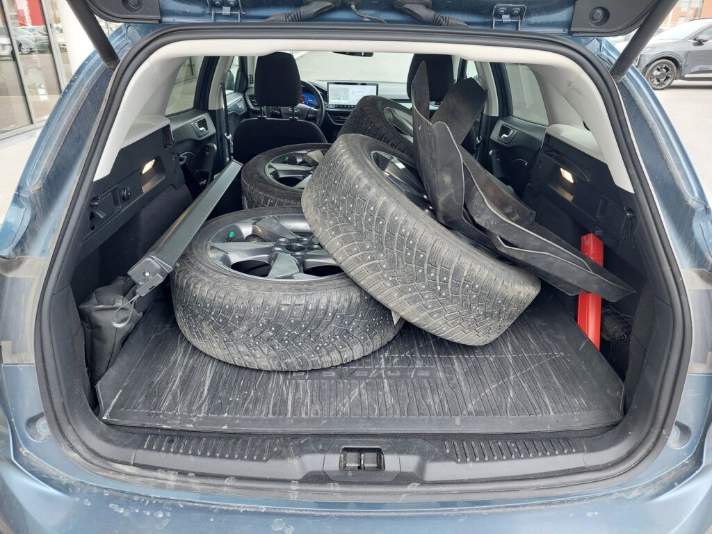 Ford Focus 2022 Chrome blue