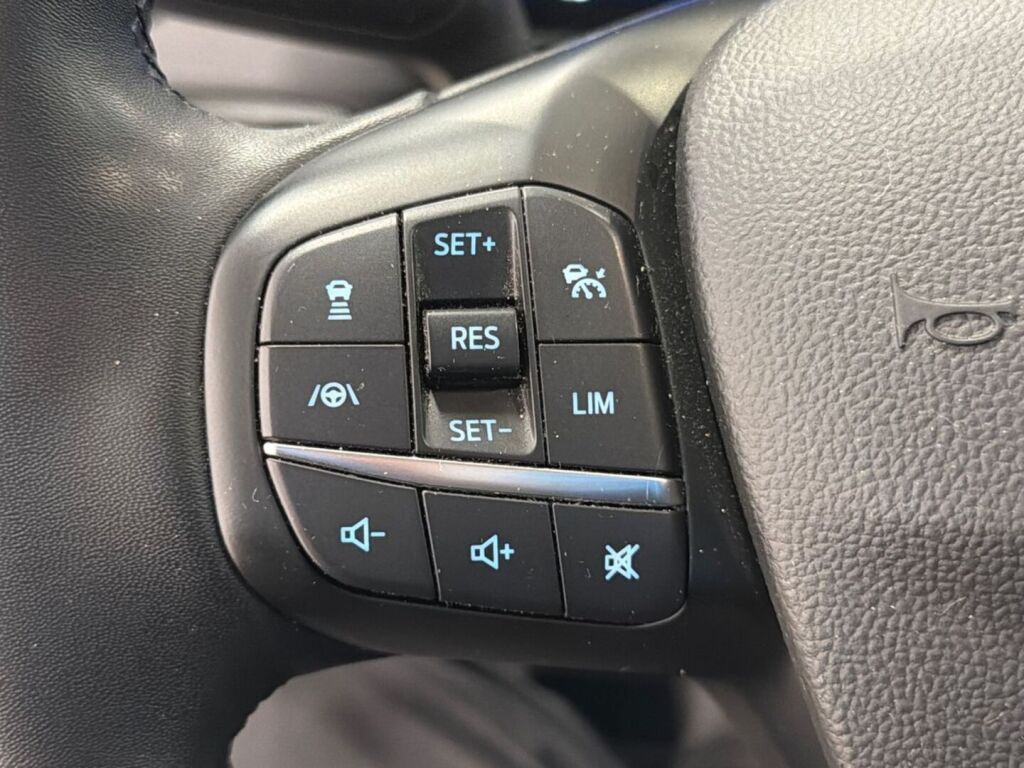 Ford Focus 2022 Frozen White