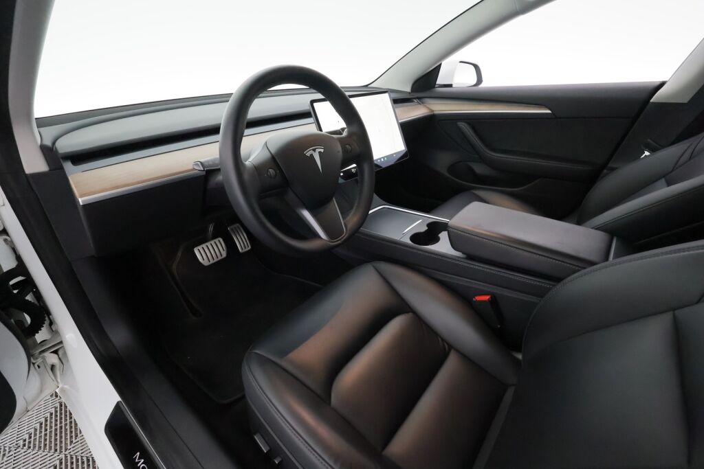 Tesla Model 3 2021 Valkoinen