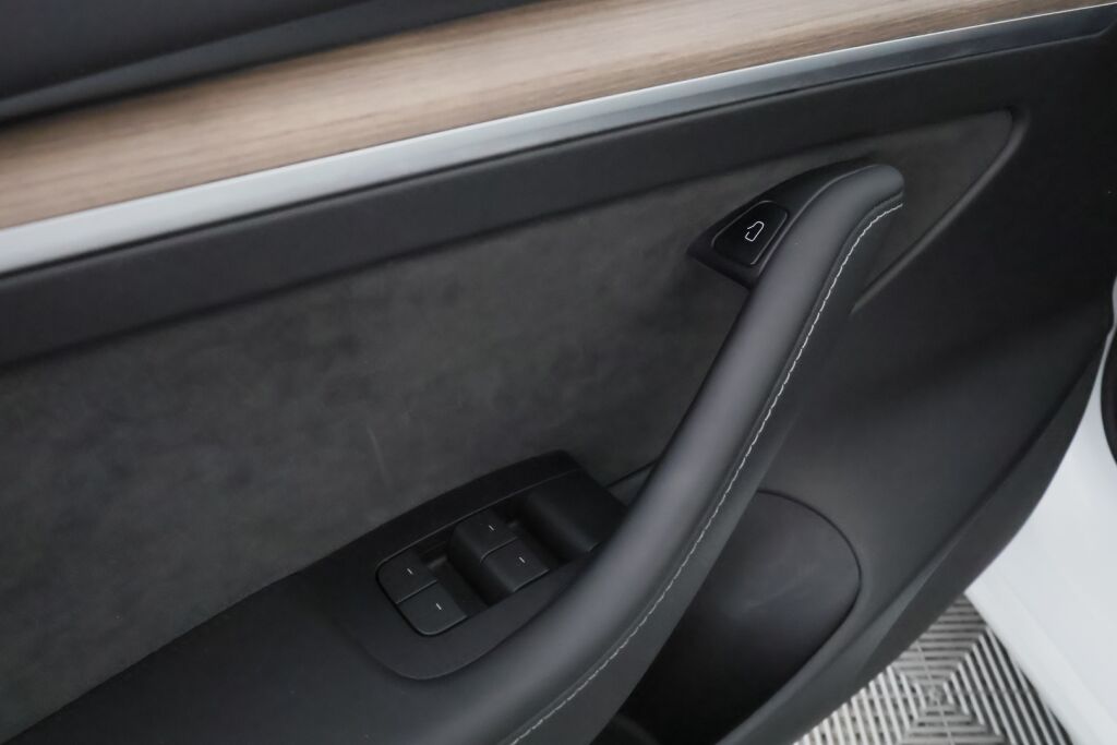 Tesla Model 3 2021 Valkoinen