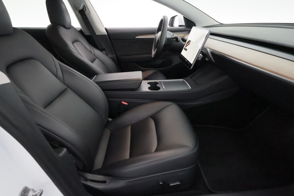 Tesla Model 3 2021 Valkoinen