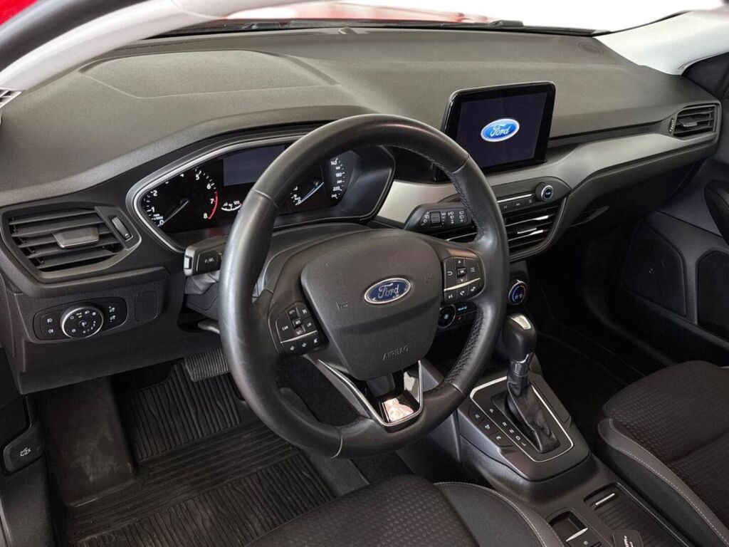 Ford Focus 2022 Punainen