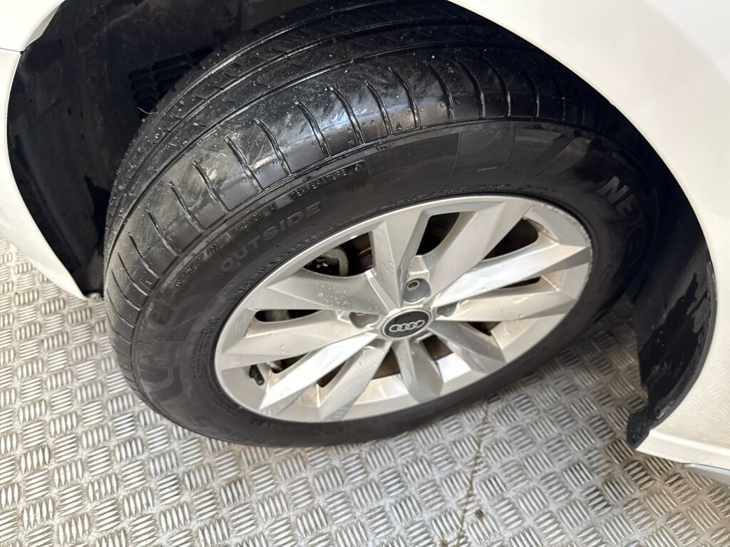 Audi A3 2022 Valkoinen