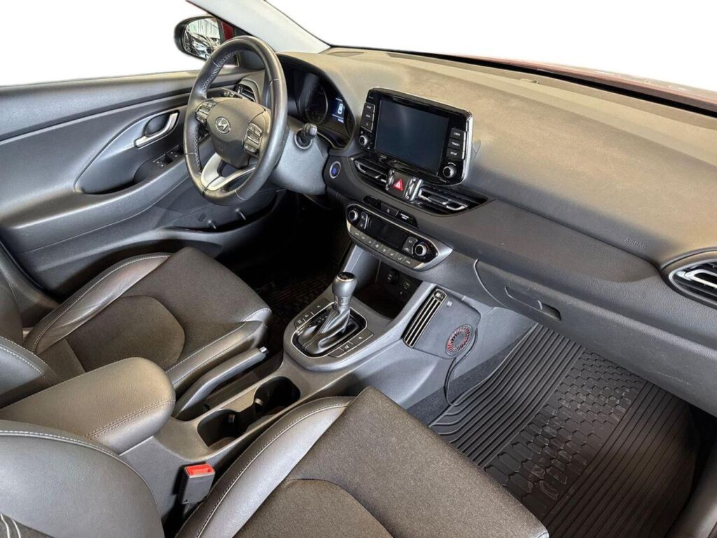 Hyundai i30 Wagon 2022 Punainen