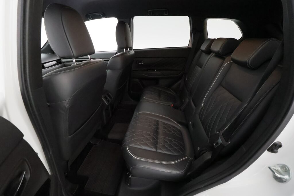 Mitsubishi Outlander PHEV 2019 Valkoinen