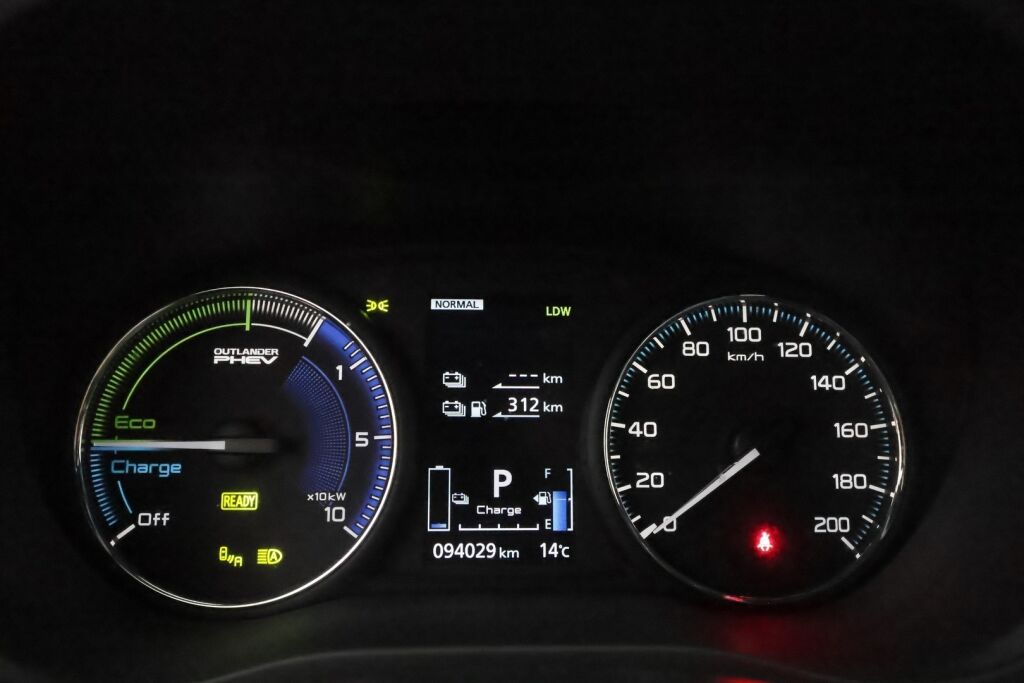 Mitsubishi Outlander PHEV 2019 Valkoinen