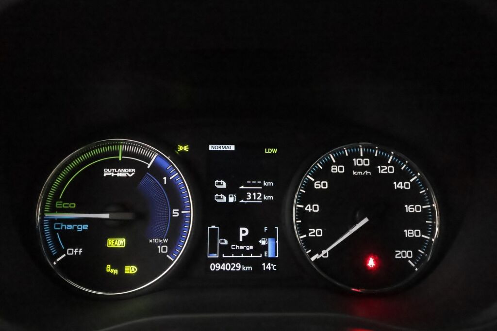 Mitsubishi Outlander PHEV 2019 Valkoinen