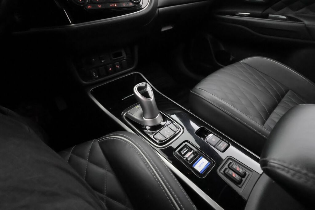 Mitsubishi Outlander PHEV 2019 Valkoinen