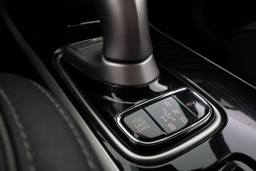 Mitsubishi Outlander PHEV 2019 Valkoinen