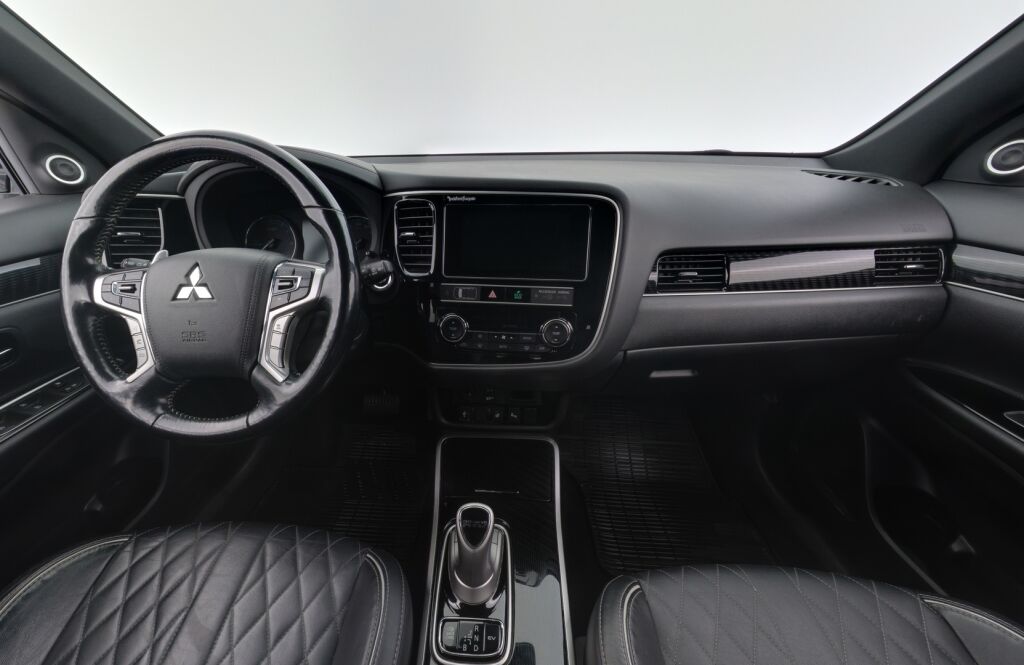 Mitsubishi Outlander PHEV 2019 Valkoinen