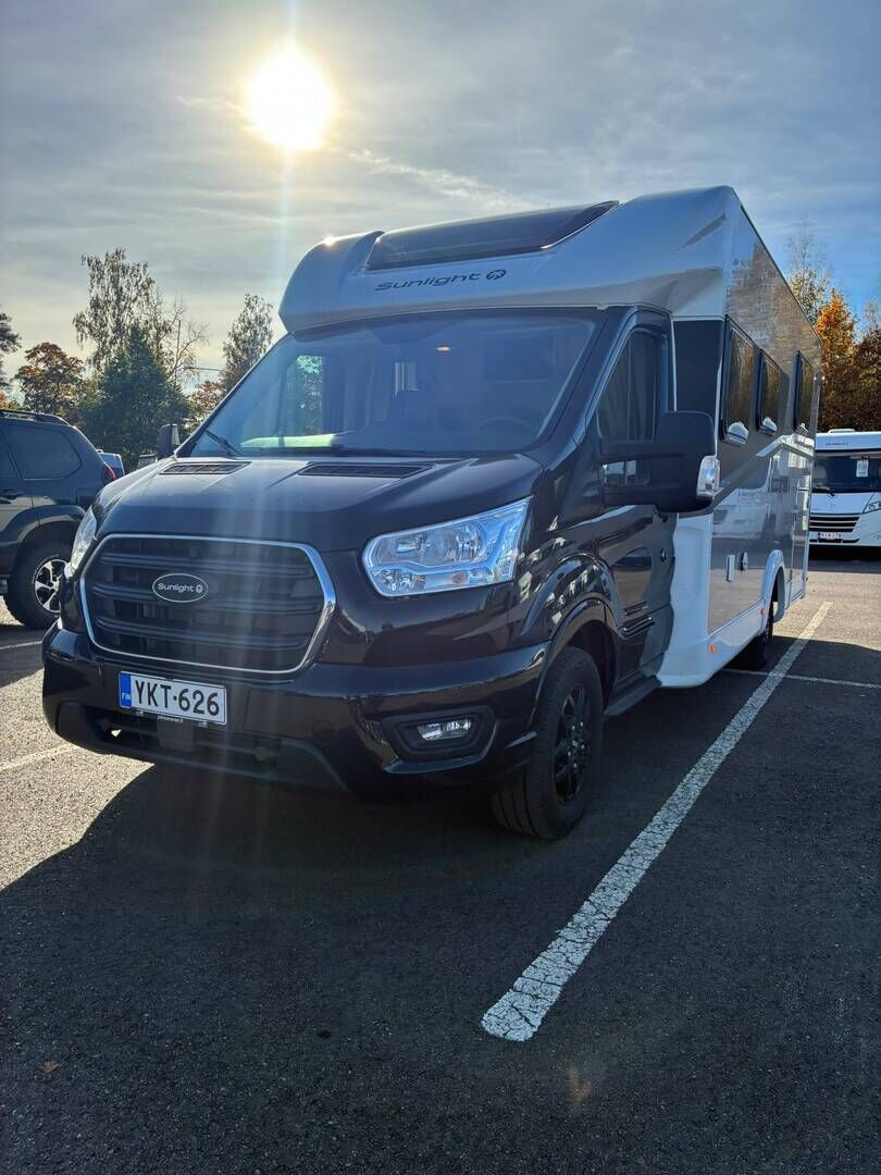 Capron Sunlight T690 2024 Musta
