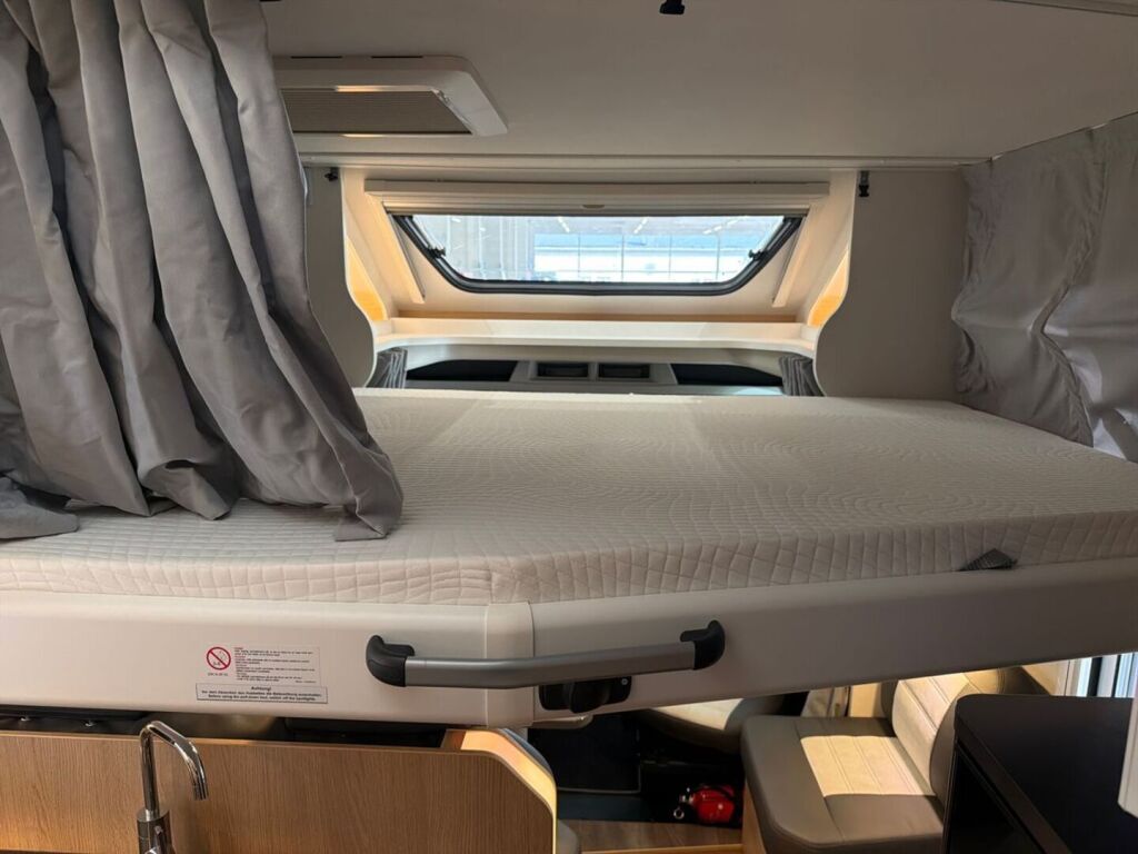 Sunlight T690L 2024 Musta