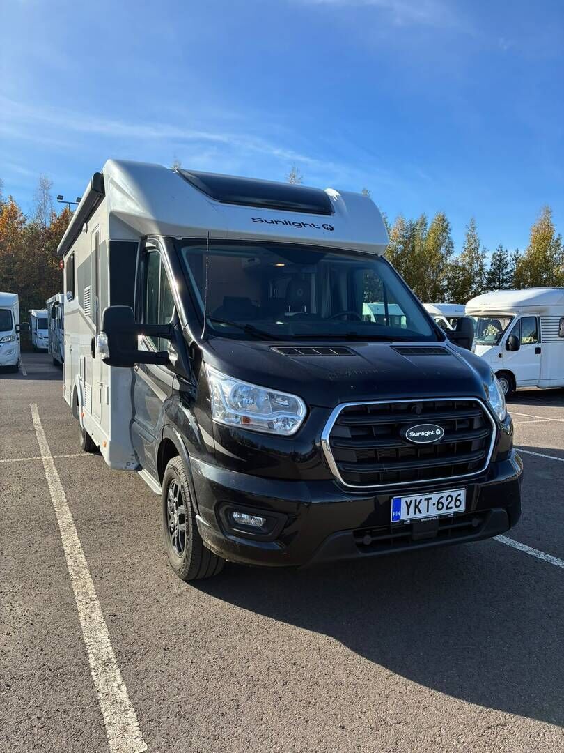 Capron Sunlight T690 2024 Musta