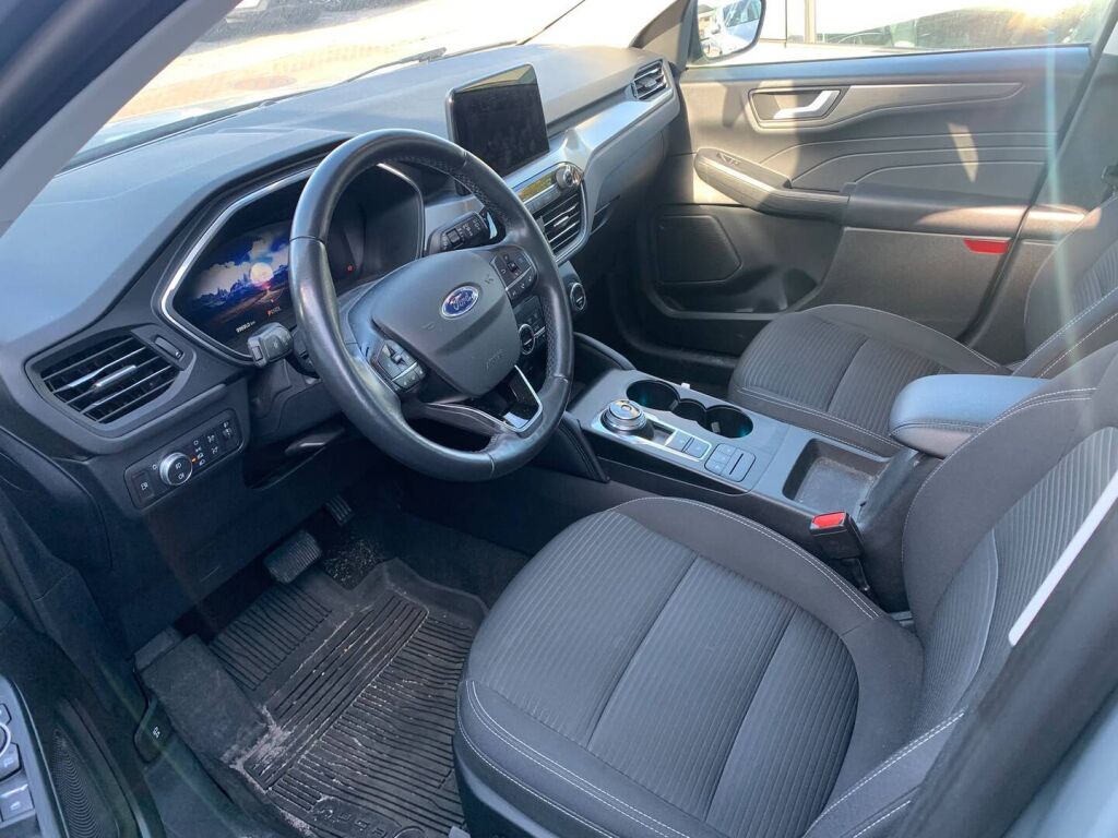 Ford Kuga 2021 Harmaa