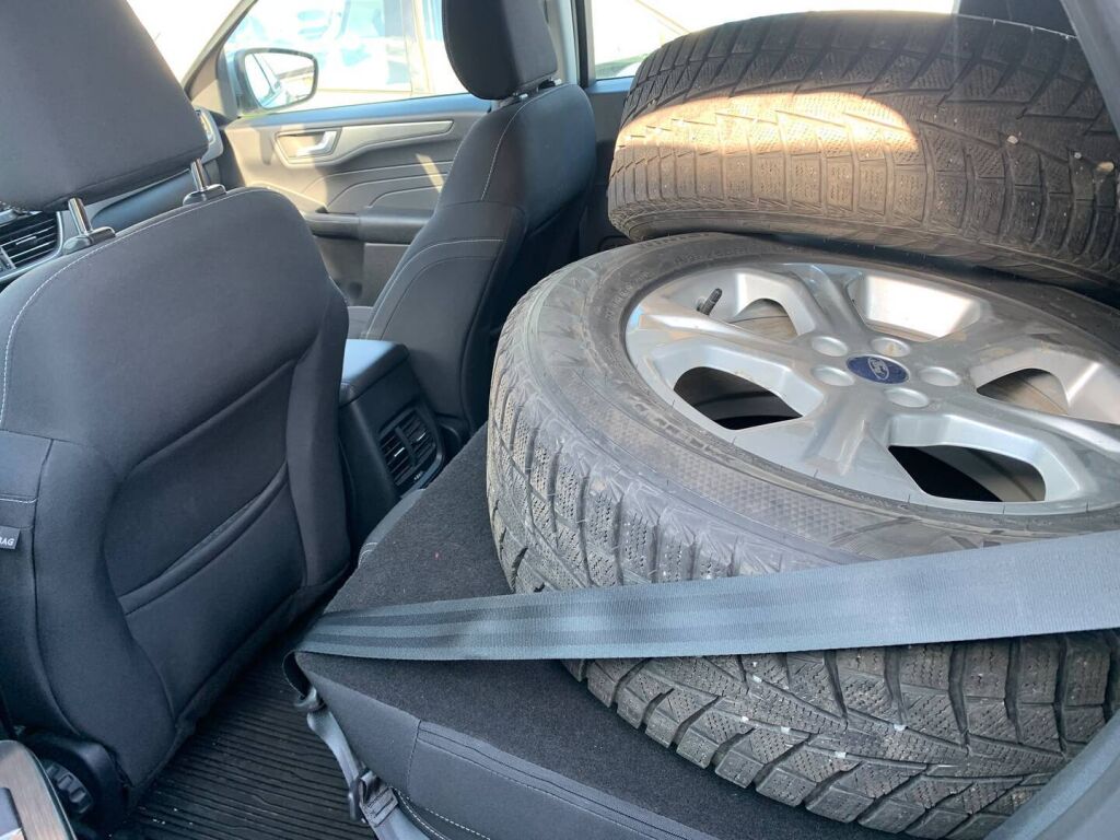 Ford Kuga 2021 Harmaa